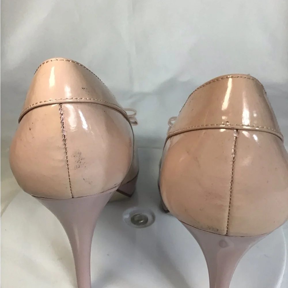Marc Fisher Women Patent Leather Pale Pink Open Toe Pumps bow front Sz.6.5 GUC